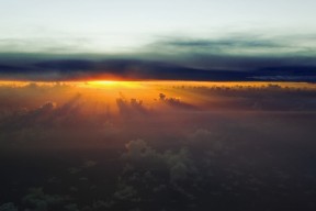 华体会登录-冬日熔炉与赛道闪电，当集体绞杀遇上绝对统治